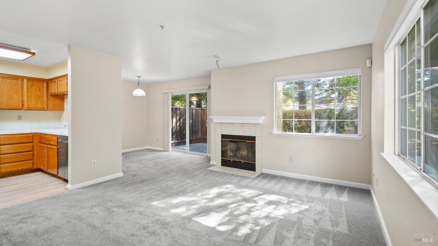 Detail Gallery Image 8 of 38 For 136 Southbridge Ln, Fairfield,  CA 94534 - 3 Beds | 2/1 Baths