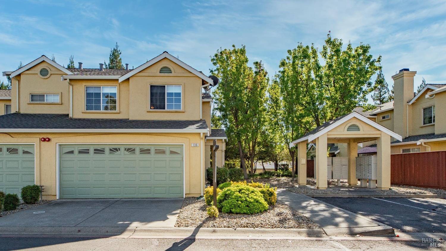 Detail Gallery Image 2 of 38 For 136 Southbridge Ln, Fairfield,  CA 94534 - 3 Beds | 2/1 Baths