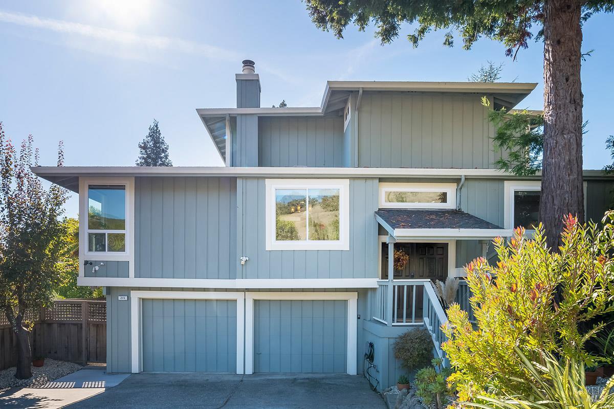 Detail Gallery Image 2 of 53 For 215 San Ramon Way, Novato,  CA 94945 - 4 Beds | 2/1 Baths