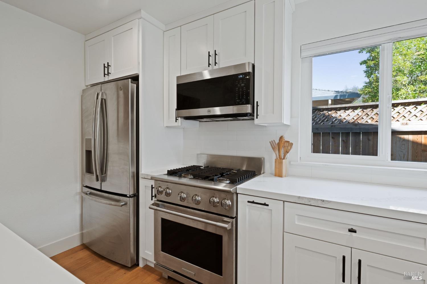 Detail Gallery Image 12 of 30 For 3502 Sleepy Hollow Ct, Santa Rosa,  CA 95404 - 3 Beds | 2 Baths