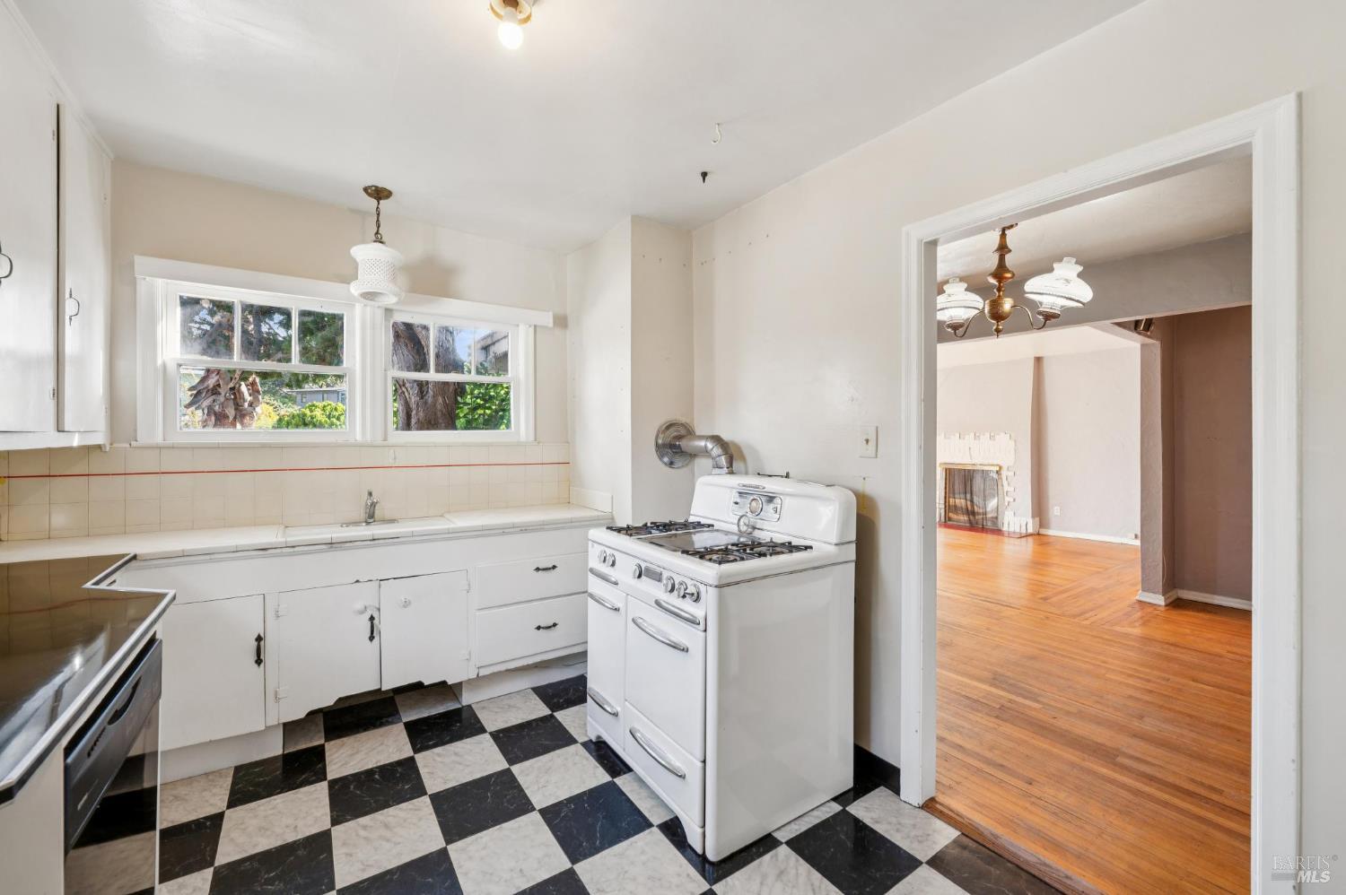Detail Gallery Image 23 of 48 For 618 Galland St, Petaluma,  CA 94952 - 2 Beds | 1 Baths