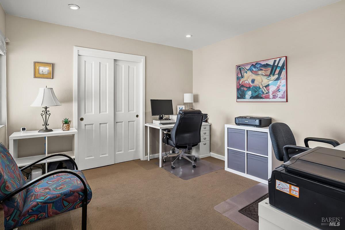 Detail Gallery Image 13 of 53 For 215 San Ramon Way, Novato,  CA 94945 - 4 Beds | 2/1 Baths