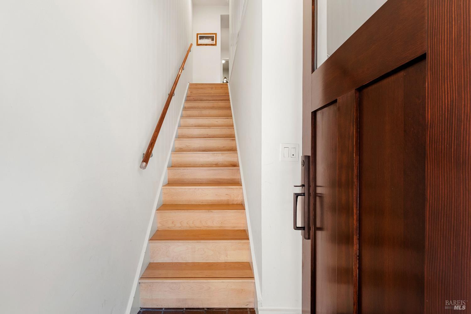 Detail Gallery Image 2 of 22 For 119 Arlene Ter, San Rafael,  CA 94903 - 3 Beds | 2/1 Baths