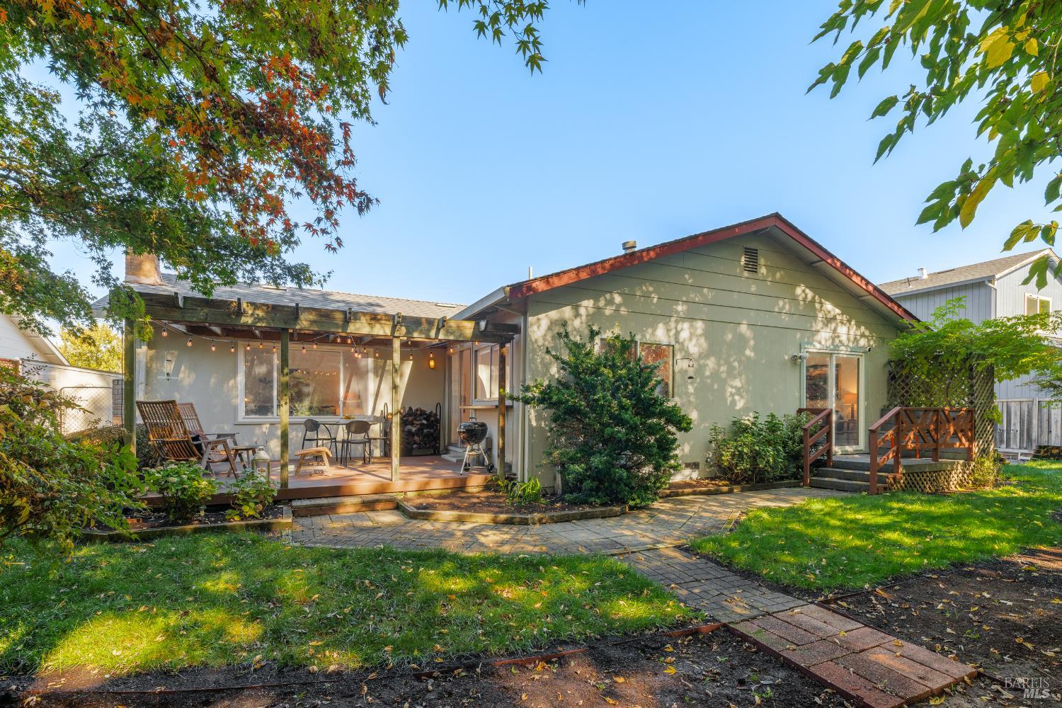 Detail Gallery Image 20 of 22 For 1970 Neotomas Ave, Santa Rosa,  CA 95405 - 3 Beds | 2 Baths