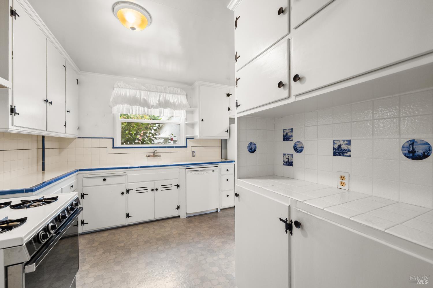 Detail Gallery Image 9 of 33 For 1325 Nebraska St, Vallejo,  CA 94590 - 3 Beds | 2 Baths