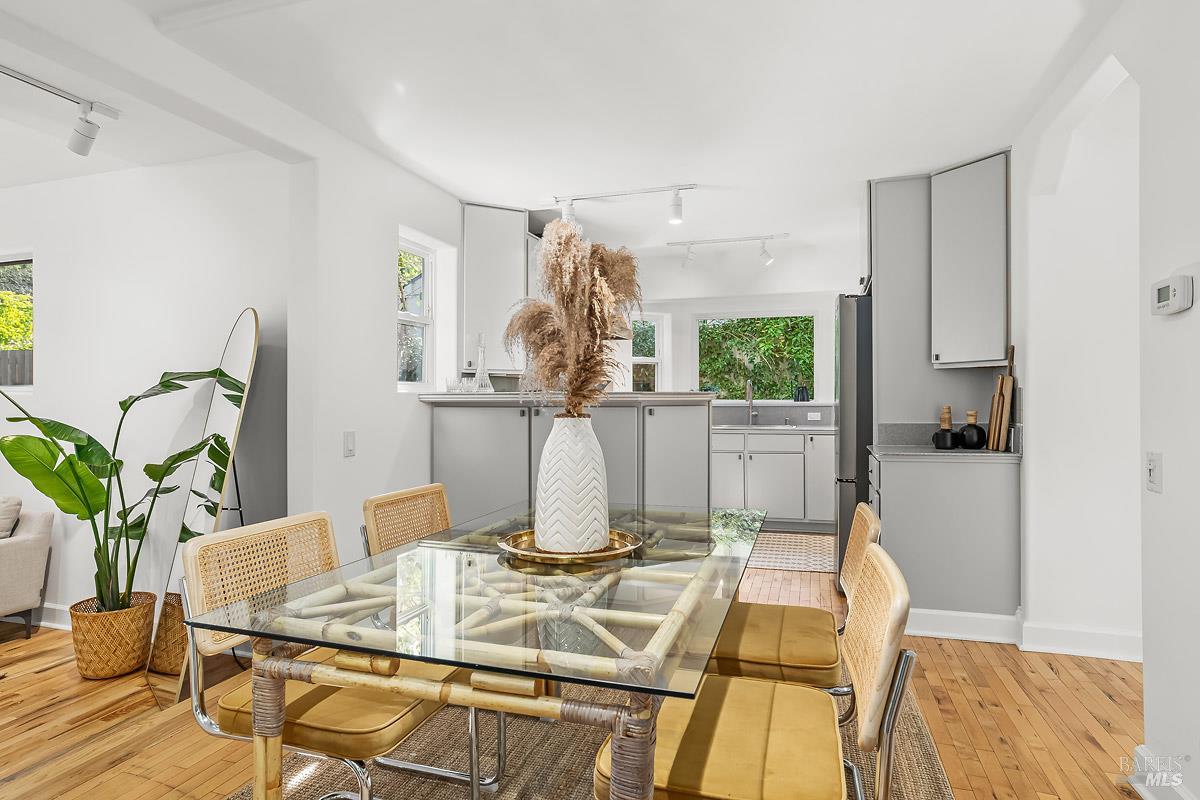 Detail Gallery Image 5 of 34 For 60 Wood Ln, Fairfax,  CA 94930 - 3 Beds | 2/1 Baths