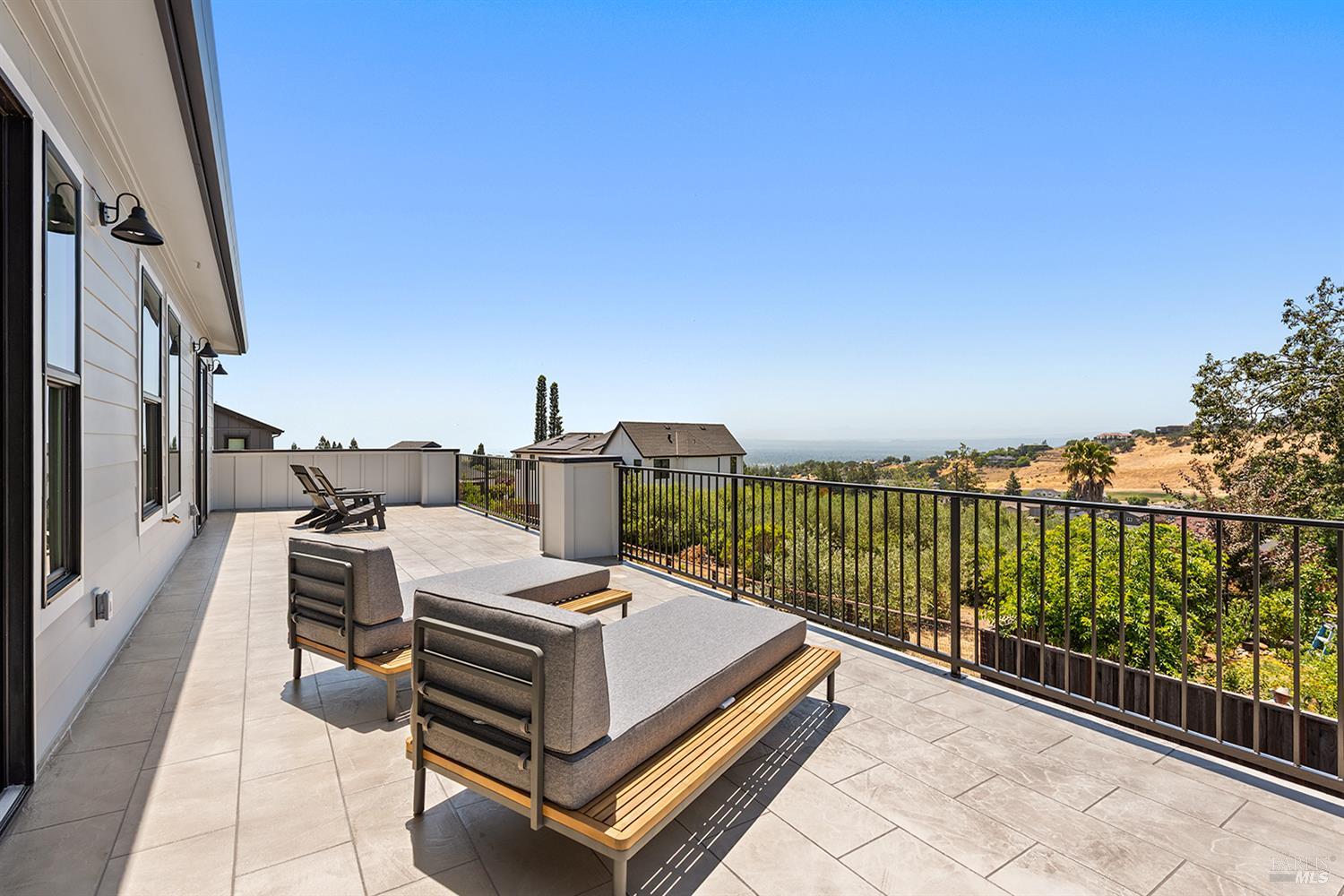 Detail Gallery Image 2 of 53 For 3749 Sawgrass Pl, Santa Rosa,  CA 95403 - 4 Beds | 4 Baths