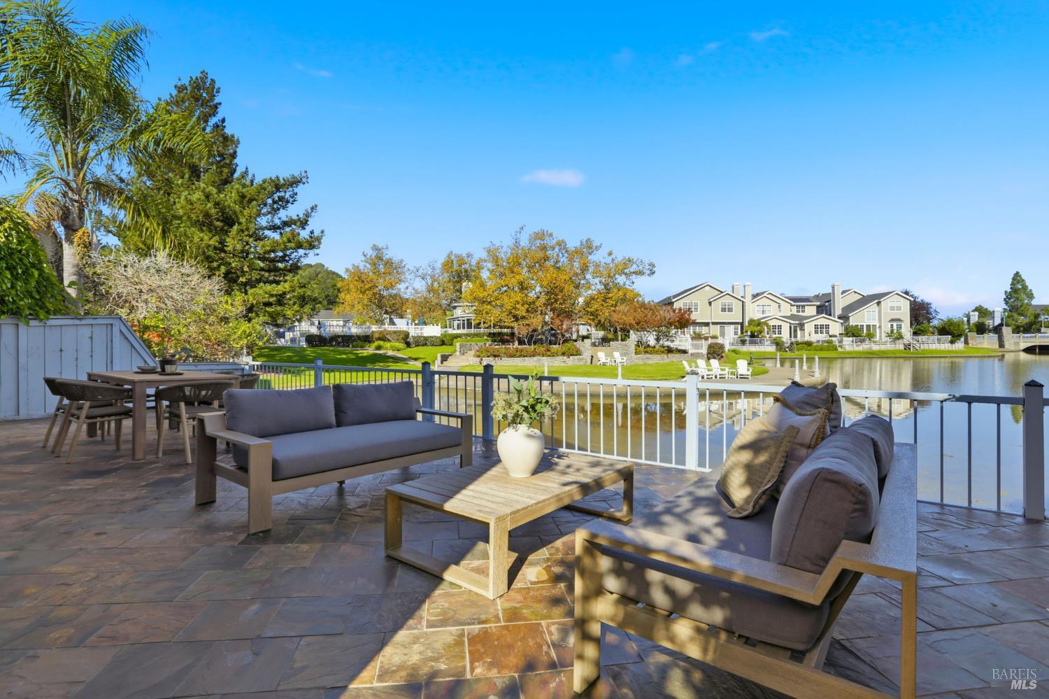 Detail Gallery Image 33 of 56 For 13 Waterside Cir, San Rafael,  CA 94903 - 3 Beds | 2/1 Baths