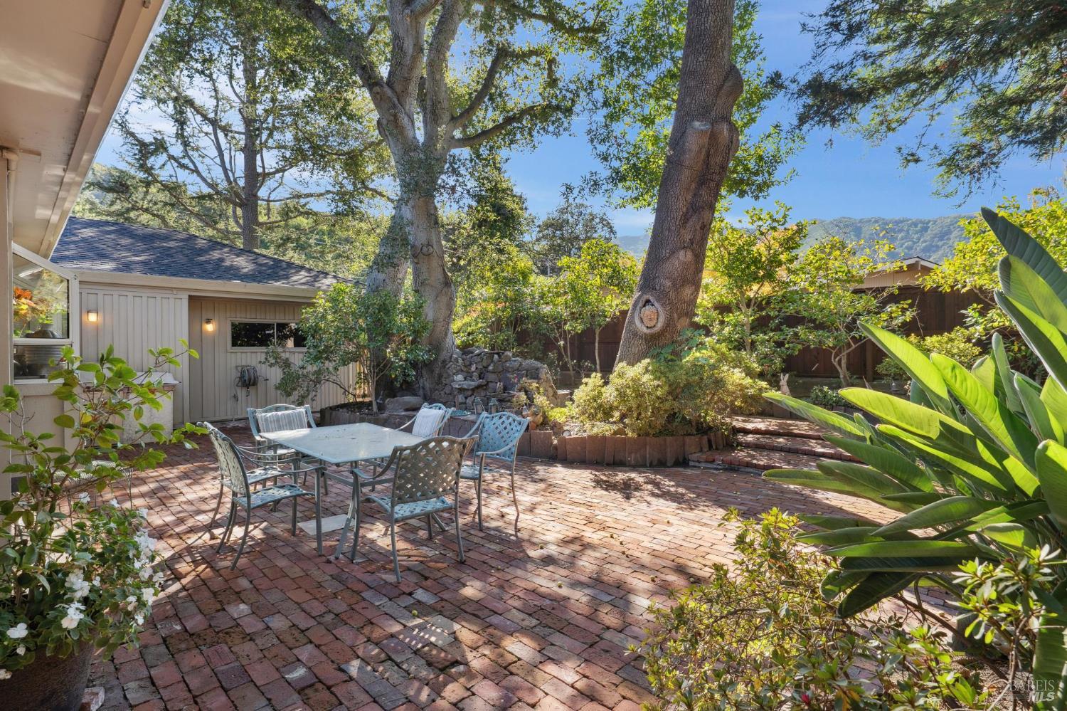 Detail Gallery Image 5 of 65 For 492 Fairway Dr, Novato,  CA 94949 - 3 Beds | 2/1 Baths