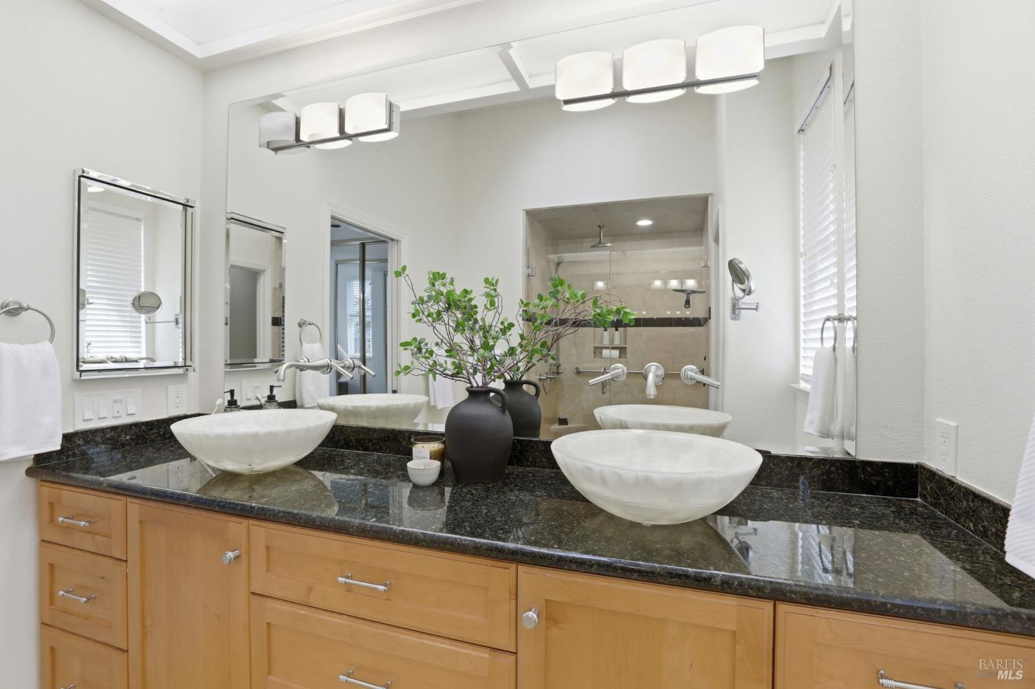 Detail Gallery Image 22 of 56 For 13 Waterside Cir, San Rafael,  CA 94903 - 3 Beds | 2/1 Baths