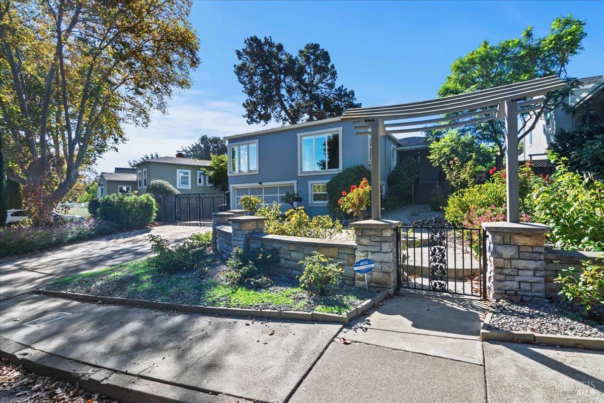 Detail Gallery Image 3 of 56 For 332 El Camino Real Unkn, Vallejo,  CA 94590 - 3 Beds | 2/1 Baths