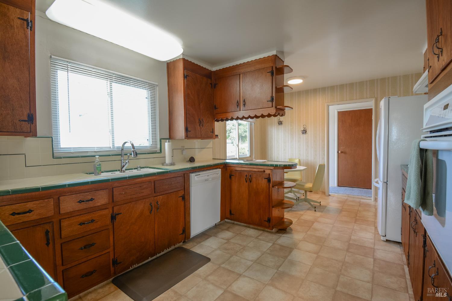 Detail Gallery Image 17 of 87 For 125 Acacia Way, Vallejo,  CA 94591 - 5 Beds | 2 Baths