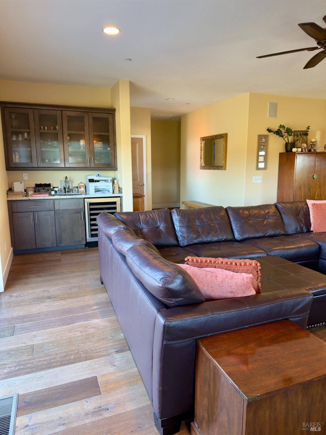 Detail Gallery Image 4 of 39 For 5240 Ne Hoyal Dr, Santa Rosa,  CA 95409 - 3 Beds | 2/1 Baths