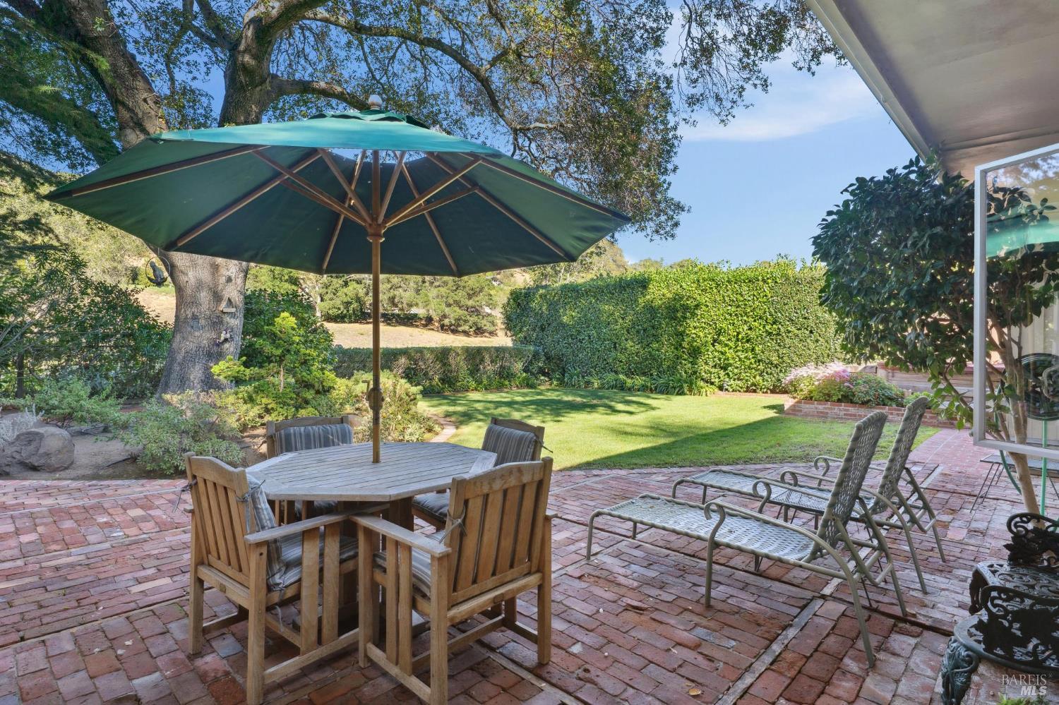 Detail Gallery Image 7 of 65 For 492 Fairway Dr, Novato,  CA 94949 - 3 Beds | 2/1 Baths