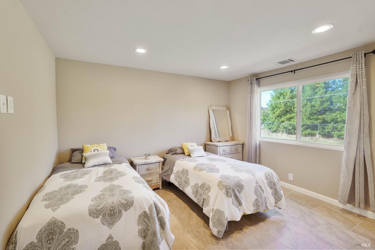 Detail Gallery Image 28 of 64 For 7208 Browns Valley Rd, Vacaville,  CA 95688 - 4 Beds | 3/1 Baths