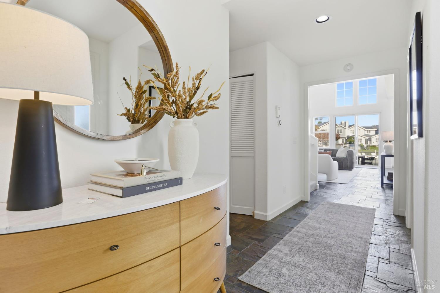 Detail Gallery Image 15 of 56 For 13 Waterside Cir, San Rafael,  CA 94903 - 3 Beds | 2/1 Baths