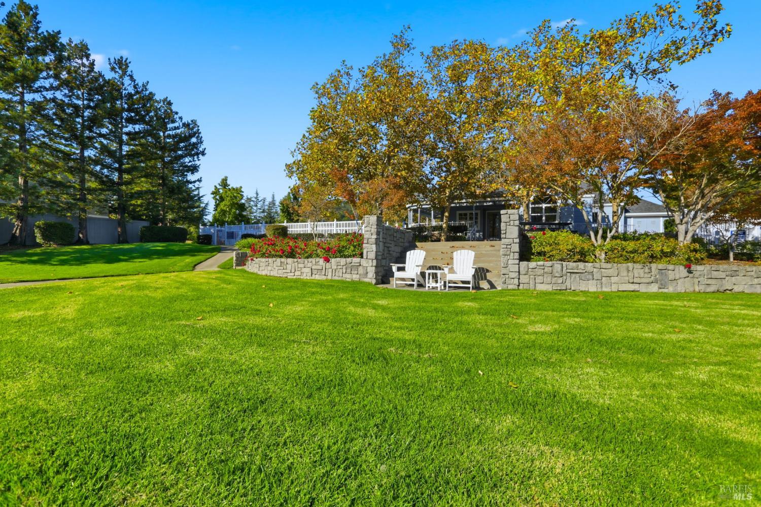 Detail Gallery Image 39 of 56 For 13 Waterside Cir, San Rafael,  CA 94903 - 3 Beds | 2/1 Baths