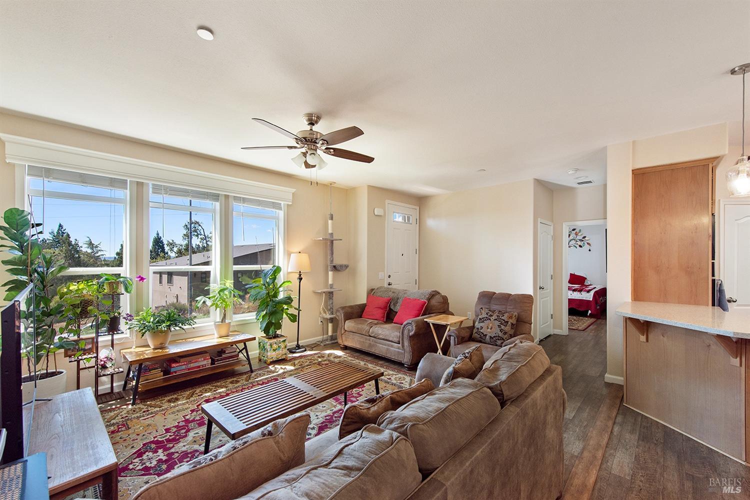 Detail Gallery Image 5 of 21 For 5026 Carriage Ln, Santa Rosa,  CA 95403 - 4 Beds | 3 Baths