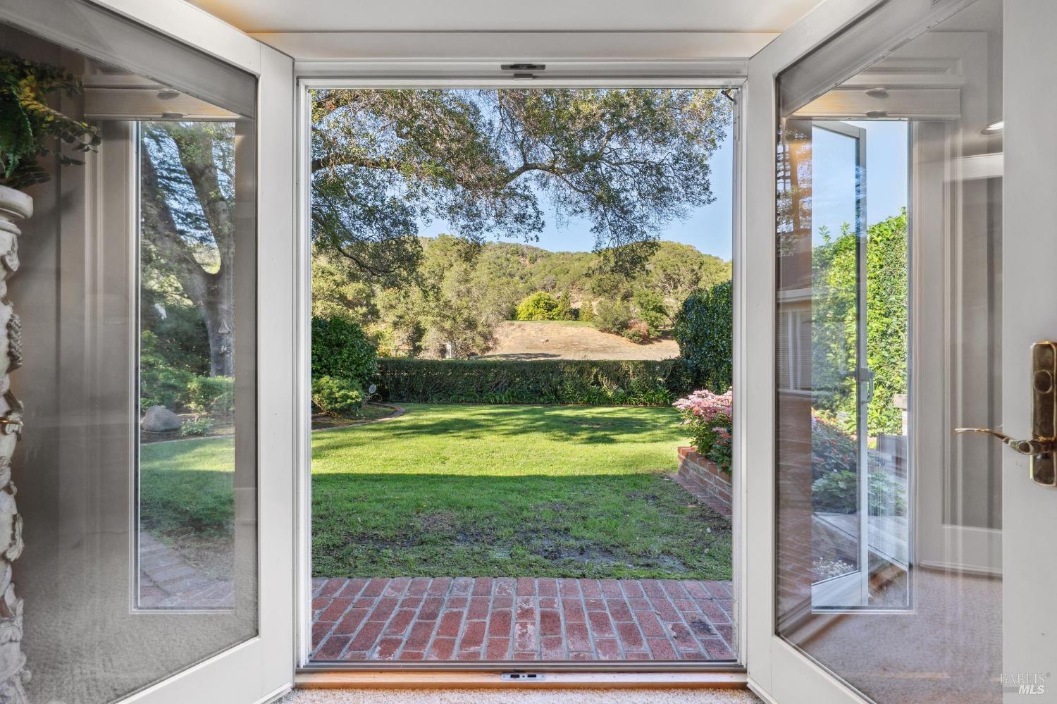 Detail Gallery Image 14 of 65 For 492 Fairway Dr, Novato,  CA 94949 - 3 Beds | 2/1 Baths