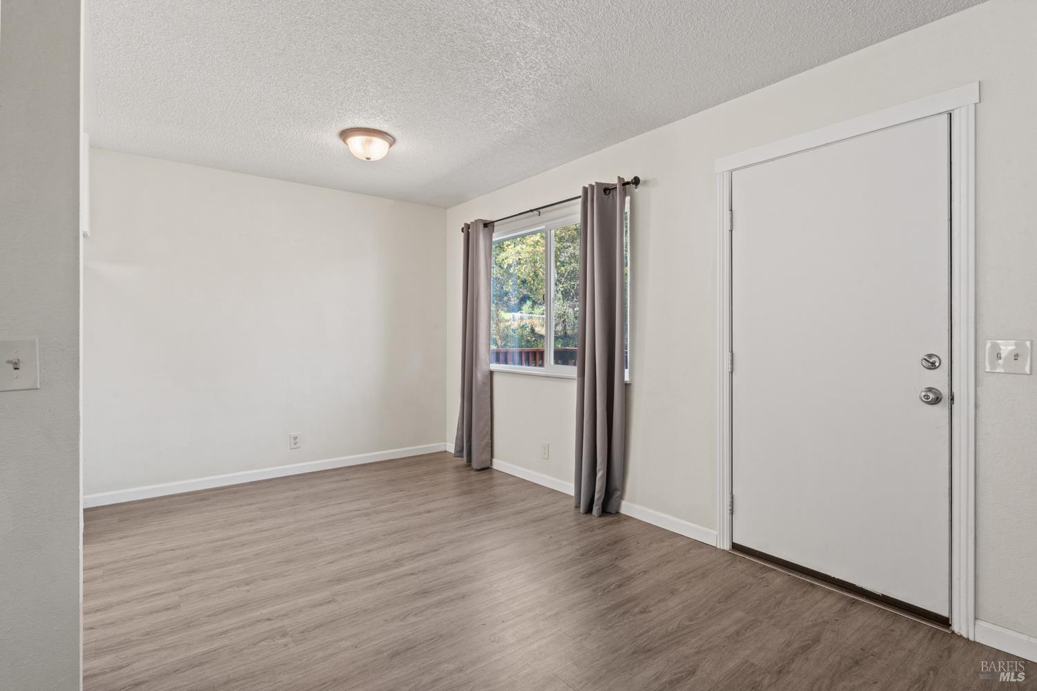 Detail Gallery Image 8 of 45 For 2020 S Dora St, Ukiah,  CA 95482 - – Beds | – Baths