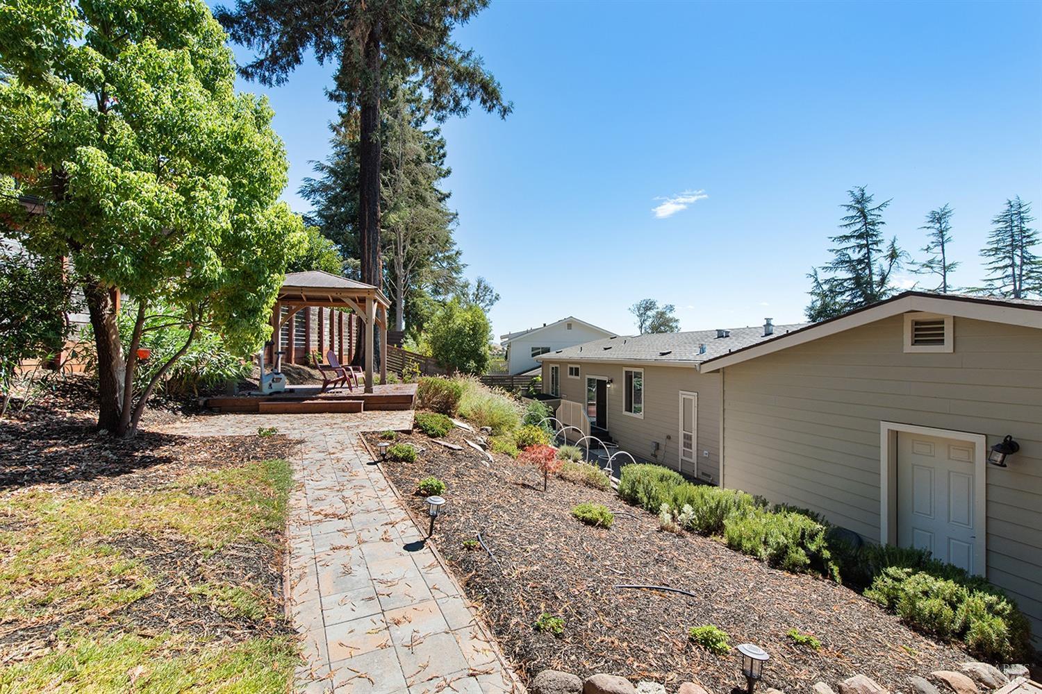 Detail Gallery Image 20 of 21 For 5026 Carriage Ln, Santa Rosa,  CA 95403 - 4 Beds | 3 Baths