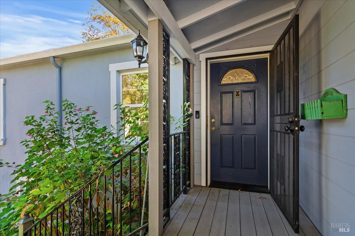 Detail Gallery Image 8 of 56 For 332 El Camino Real Unkn, Vallejo,  CA 94590 - 3 Beds | 2/1 Baths