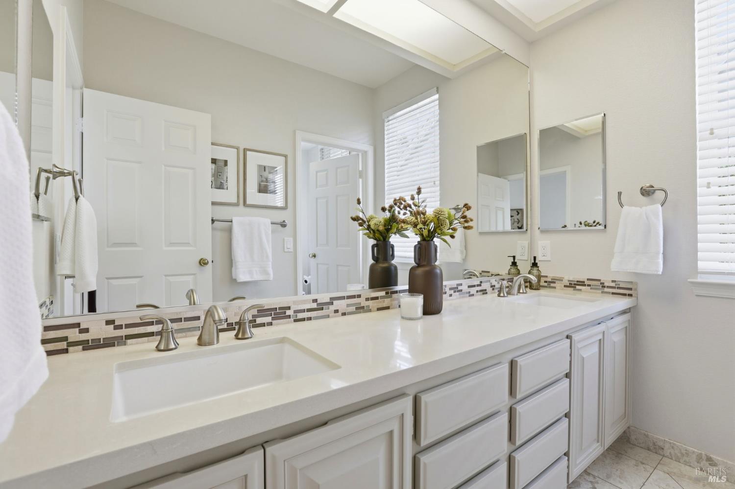 Detail Gallery Image 30 of 56 For 13 Waterside Cir, San Rafael,  CA 94903 - 3 Beds | 2/1 Baths
