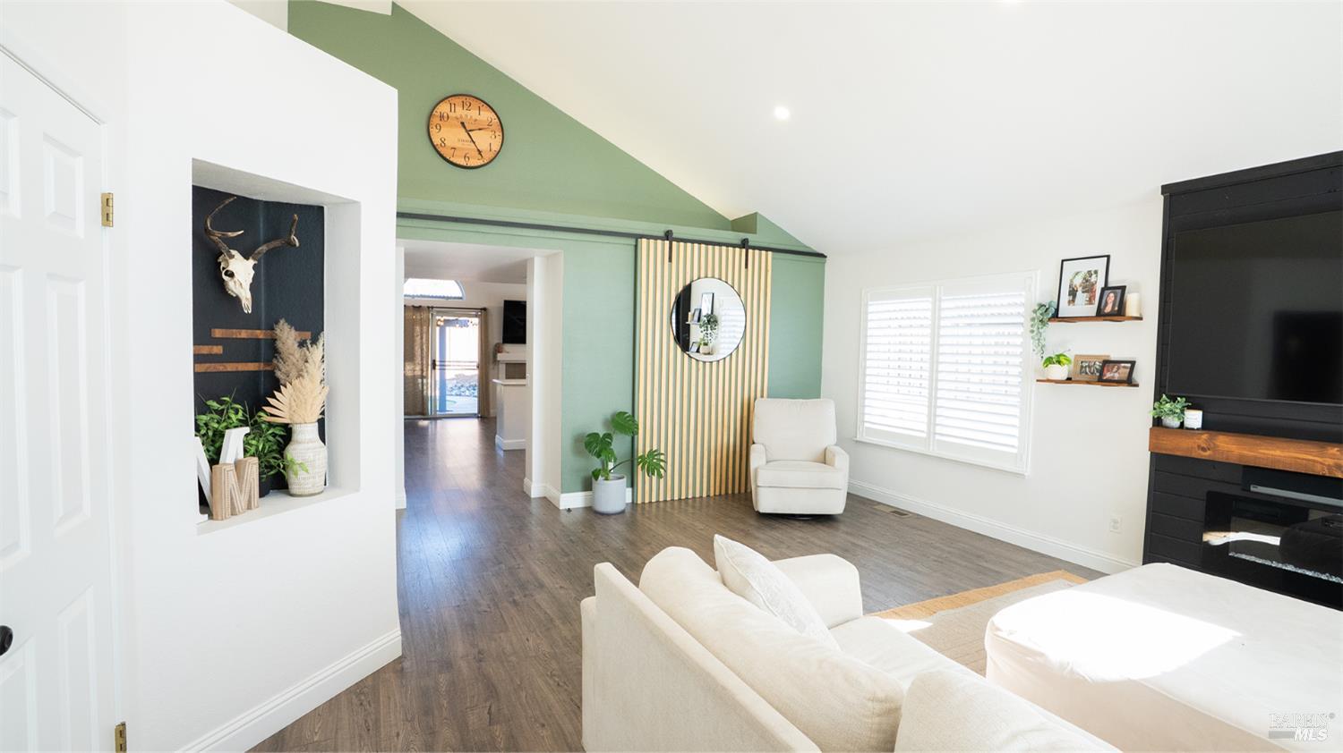 Detail Gallery Image 14 of 28 For 284 Flametree Cir, Windsor,  CA 95492 - 3 Beds | 2 Baths