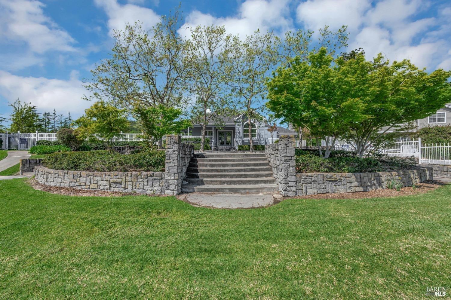 Detail Gallery Image 47 of 56 For 13 Waterside Cir, San Rafael,  CA 94903 - 3 Beds | 2/1 Baths
