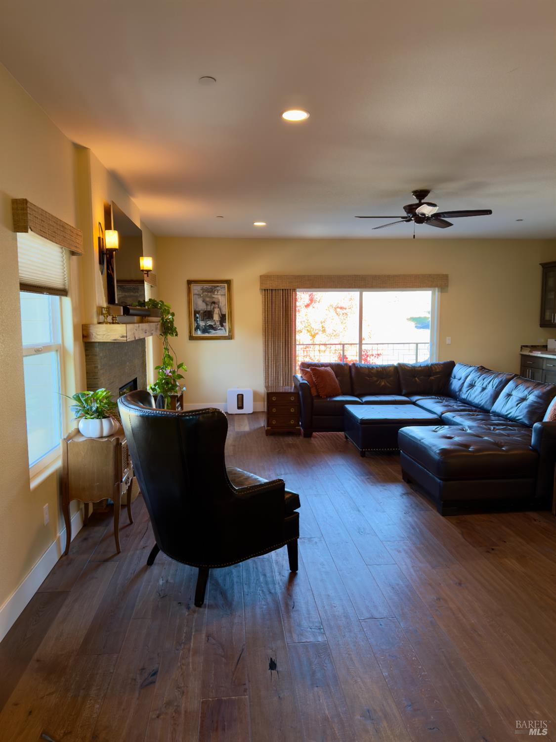 Detail Gallery Image 6 of 39 For 5240 Ne Hoyal Dr, Santa Rosa,  CA 95409 - 3 Beds | 2/1 Baths