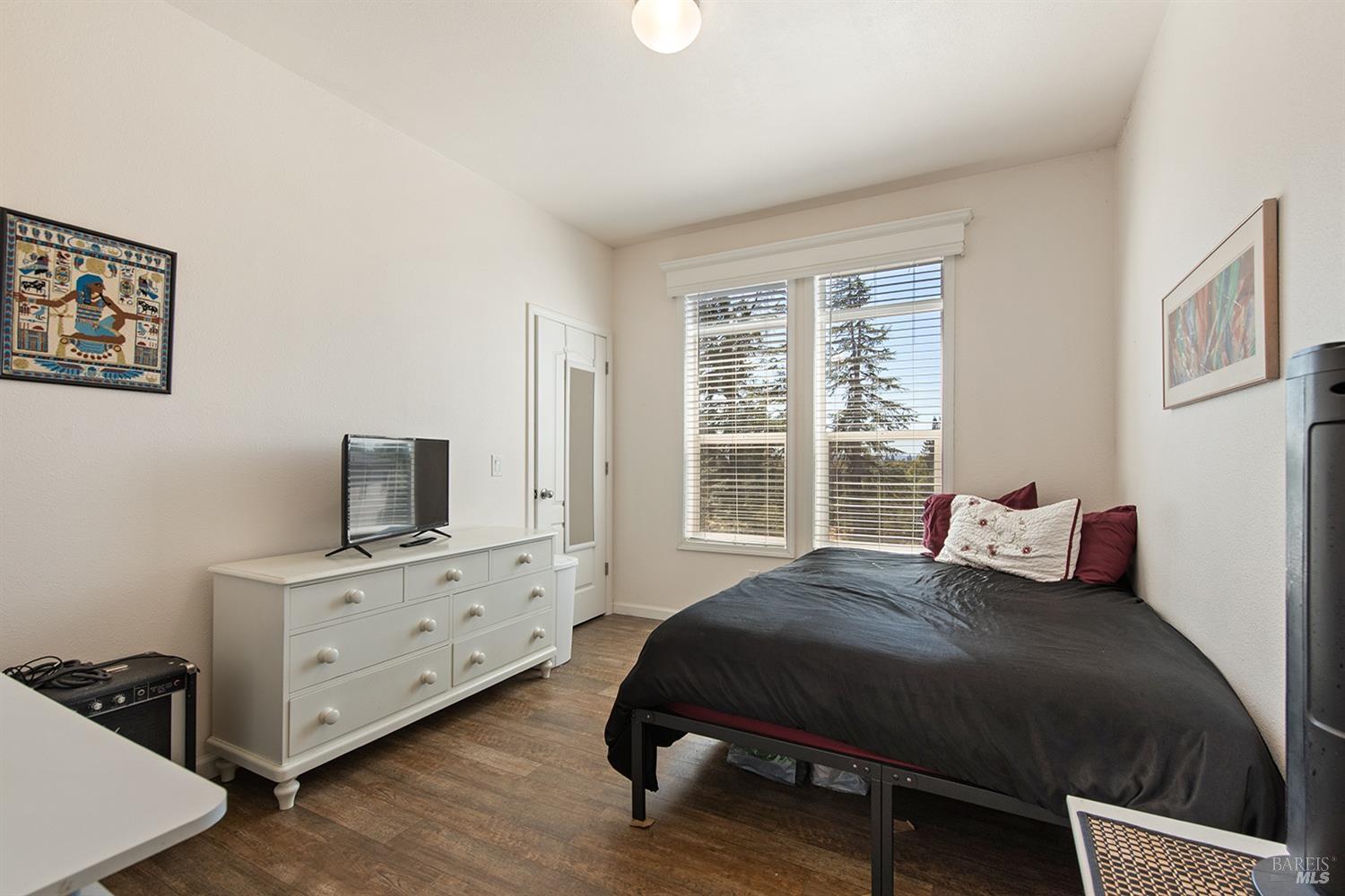 Detail Gallery Image 11 of 21 For 5026 Carriage Ln, Santa Rosa,  CA 95403 - 4 Beds | 3 Baths