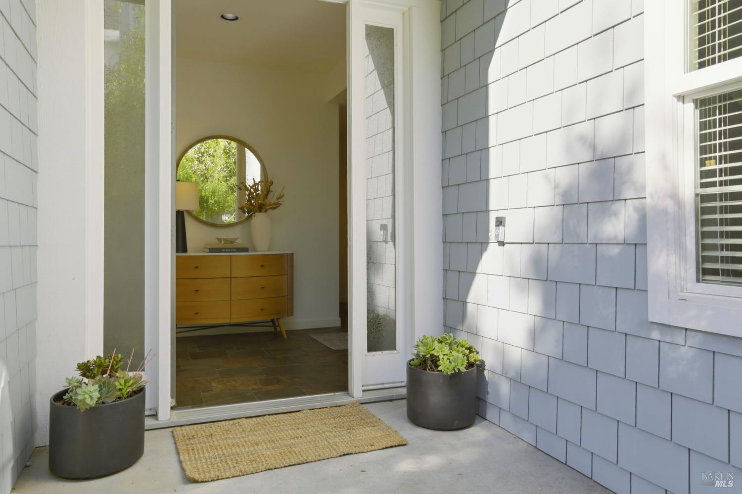 Detail Gallery Image 14 of 56 For 13 Waterside Cir, San Rafael,  CA 94903 - 3 Beds | 2/1 Baths