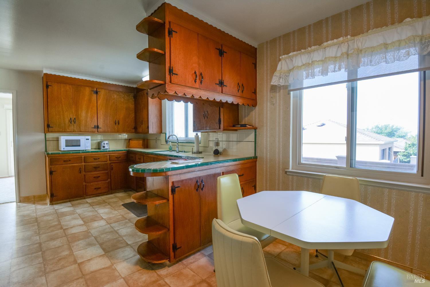 Detail Gallery Image 10 of 87 For 125 Acacia Way, Vallejo,  CA 94591 - 5 Beds | 2 Baths