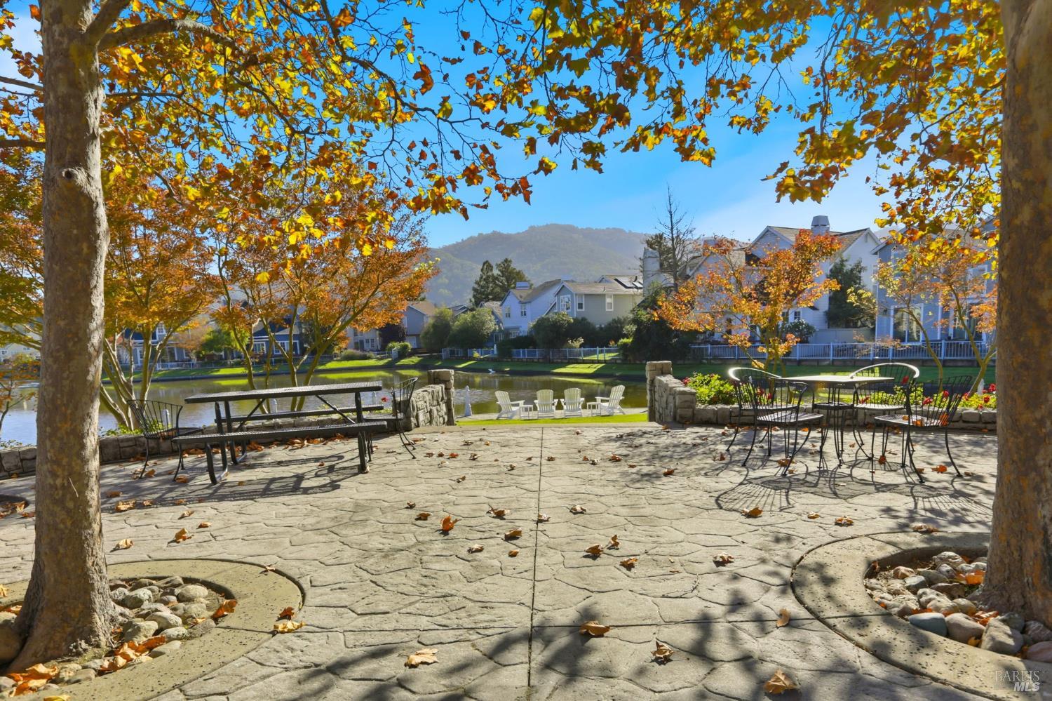 Detail Gallery Image 36 of 56 For 13 Waterside Cir, San Rafael,  CA 94903 - 3 Beds | 2/1 Baths