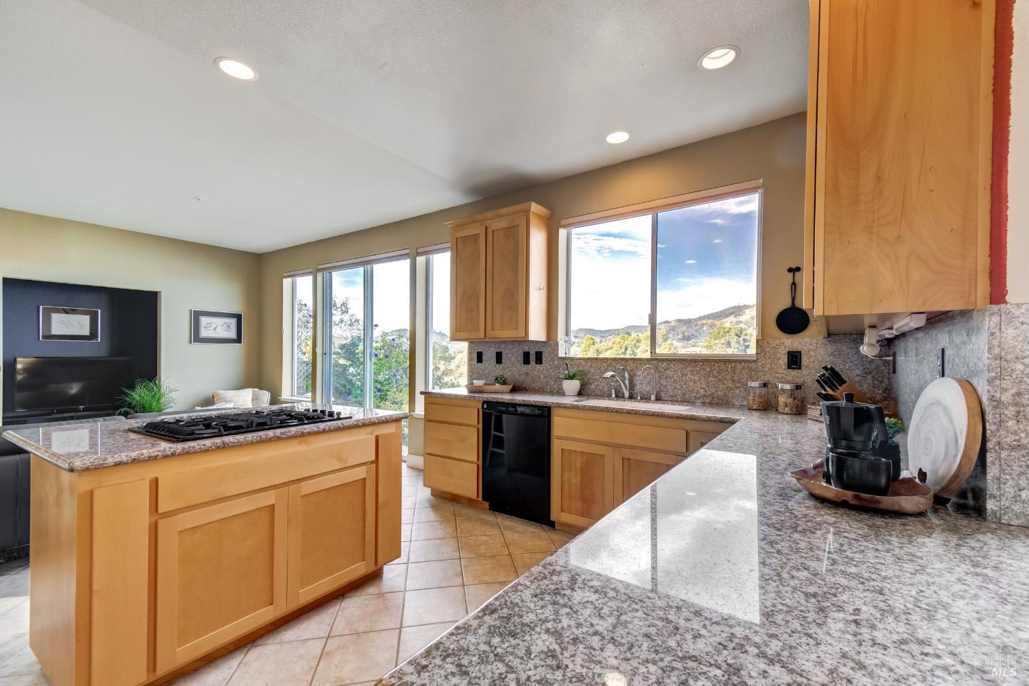 Detail Gallery Image 10 of 35 For Address Is Not Disclosed, San Rafael,  CA 94901 - 3 Beds | 2/1 Baths