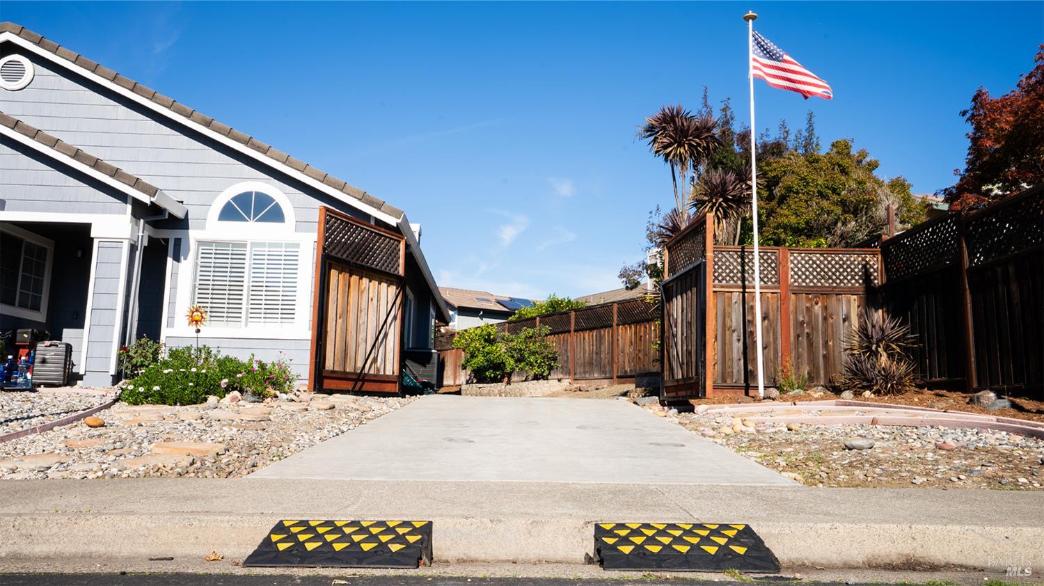 Detail Gallery Image 3 of 28 For 284 Flametree Cir, Windsor,  CA 95492 - 3 Beds | 2 Baths