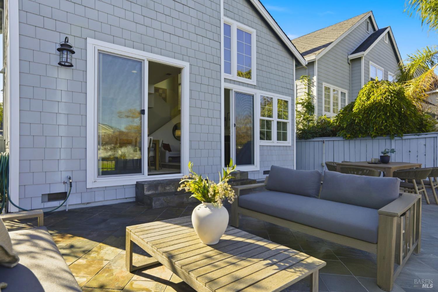 Detail Gallery Image 32 of 56 For 13 Waterside Cir, San Rafael,  CA 94903 - 3 Beds | 2/1 Baths