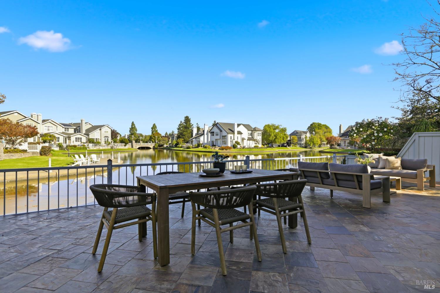 Detail Gallery Image 34 of 56 For 13 Waterside Cir, San Rafael,  CA 94903 - 3 Beds | 2/1 Baths