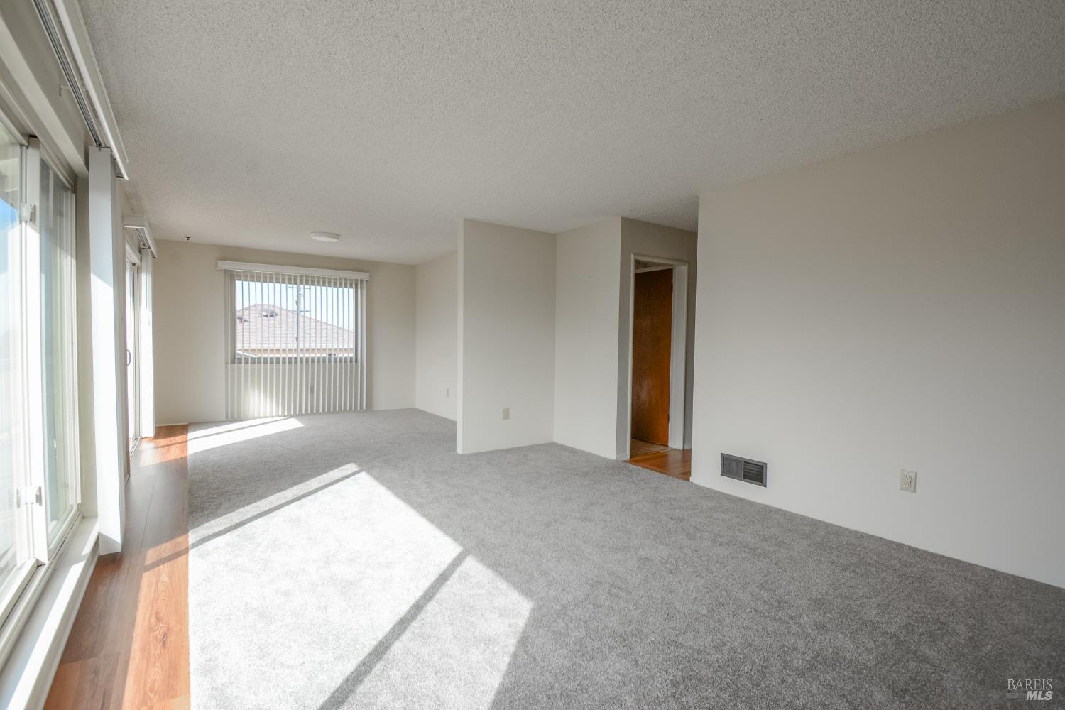 Detail Gallery Image 15 of 87 For 125 Acacia Way, Vallejo,  CA 94591 - 5 Beds | 2 Baths