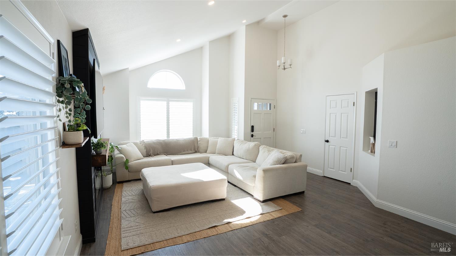 Detail Gallery Image 16 of 28 For 284 Flametree Cir, Windsor,  CA 95492 - 3 Beds | 2 Baths