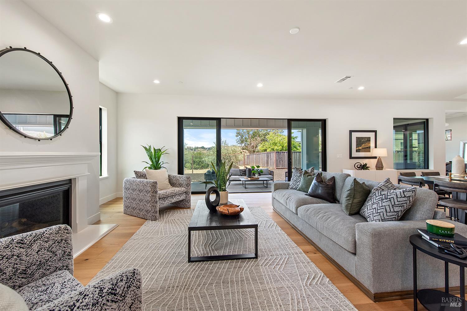 Detail Gallery Image 13 of 53 For 3749 Sawgrass Pl, Santa Rosa,  CA 95403 - 4 Beds | 4 Baths