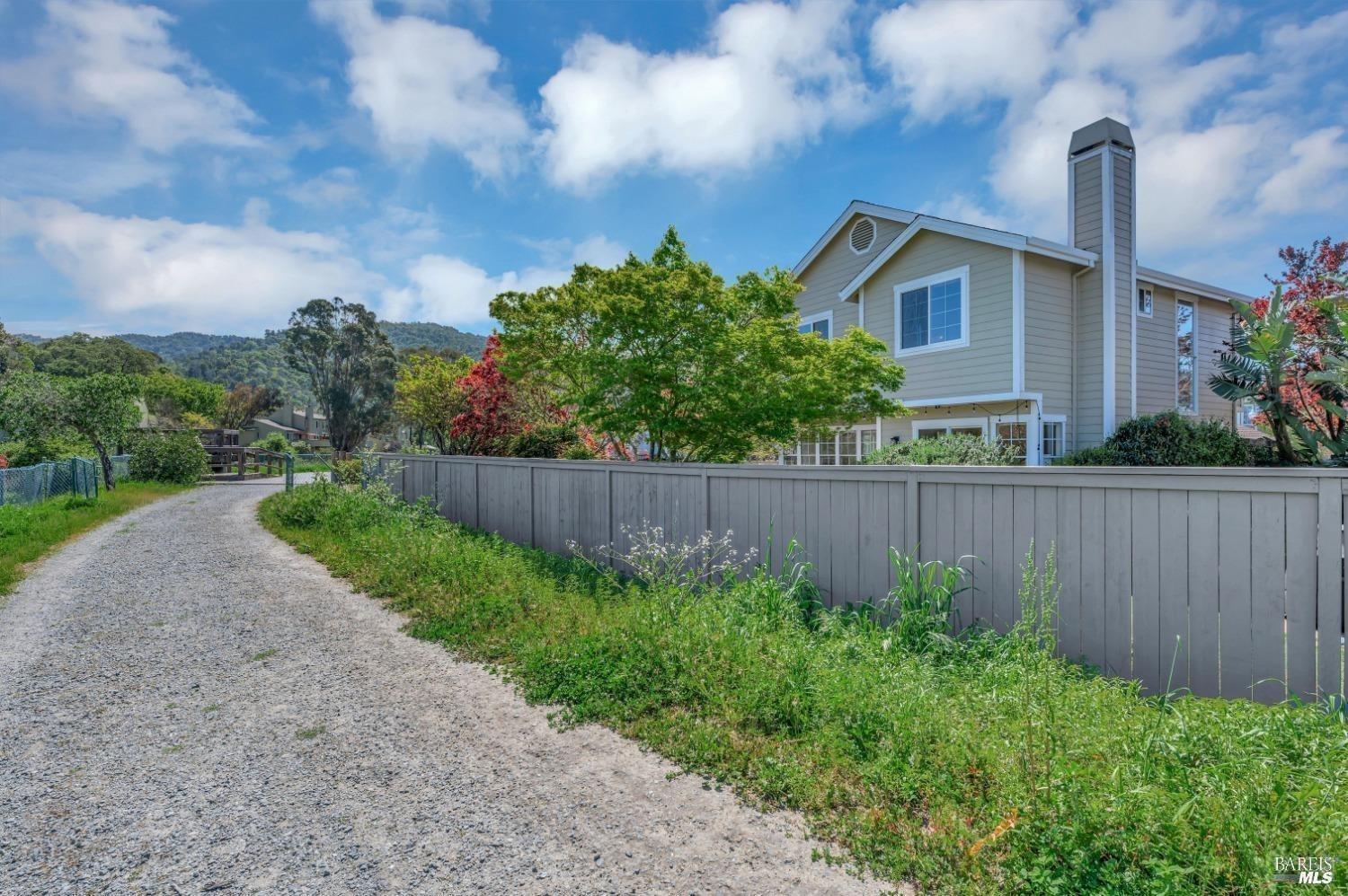 Detail Gallery Image 50 of 56 For 13 Waterside Cir, San Rafael,  CA 94903 - 3 Beds | 2/1 Baths