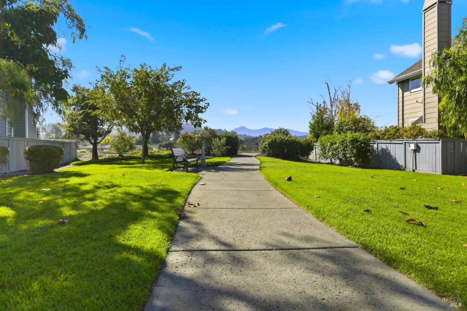 Detail Gallery Image 41 of 56 For 13 Waterside Cir, San Rafael,  CA 94903 - 3 Beds | 2/1 Baths