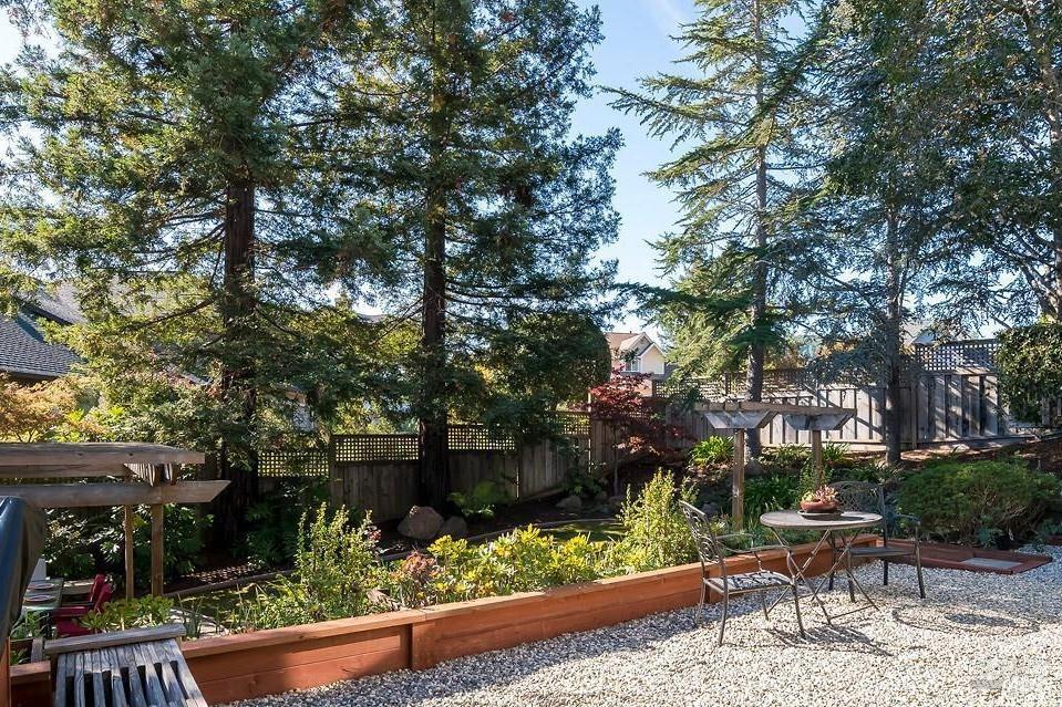 Detail Gallery Image 34 of 53 For 215 San Ramon Way, Novato,  CA 94945 - 4 Beds | 2/1 Baths