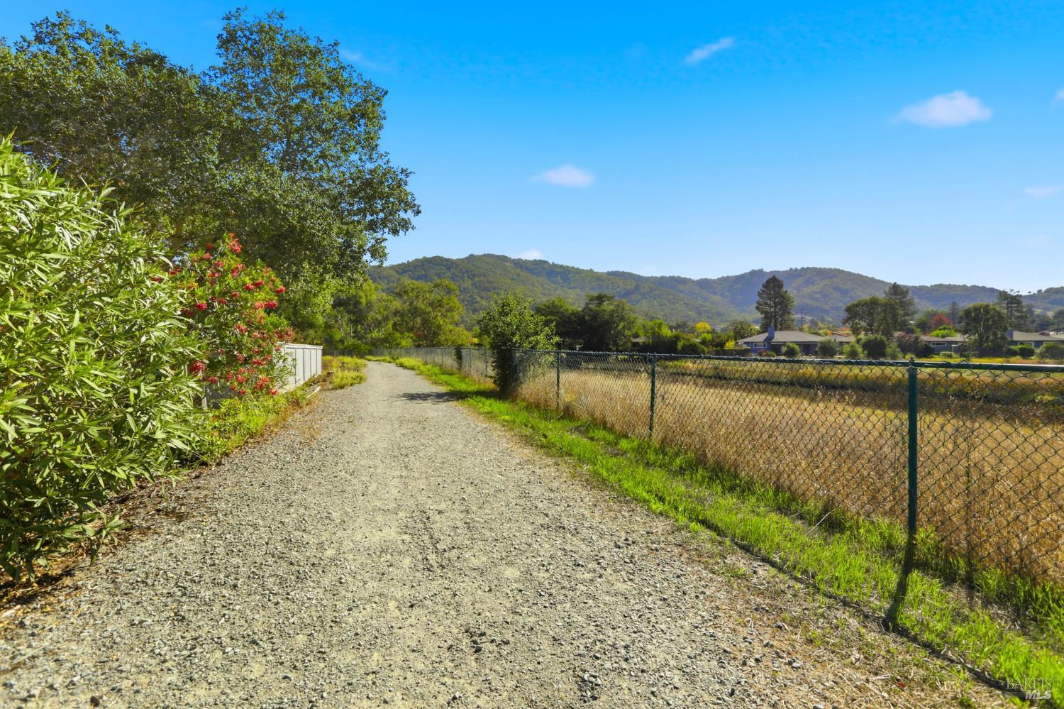 Detail Gallery Image 42 of 56 For 13 Waterside Cir, San Rafael,  CA 94903 - 3 Beds | 2/1 Baths