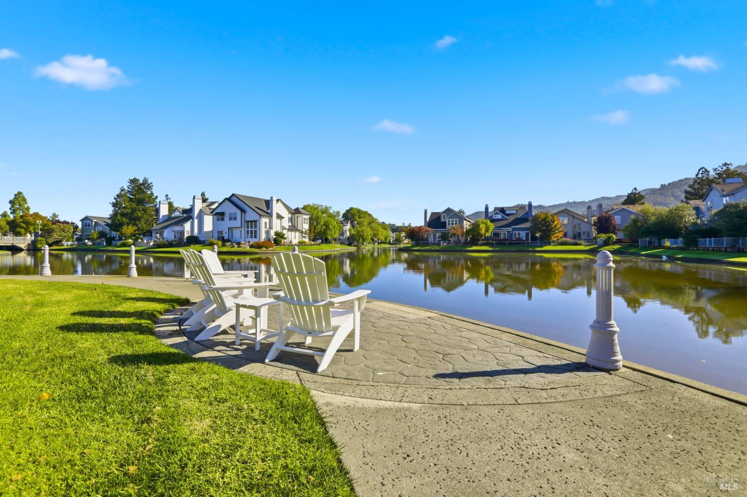 Detail Gallery Image 37 of 56 For 13 Waterside Cir, San Rafael,  CA 94903 - 3 Beds | 2/1 Baths