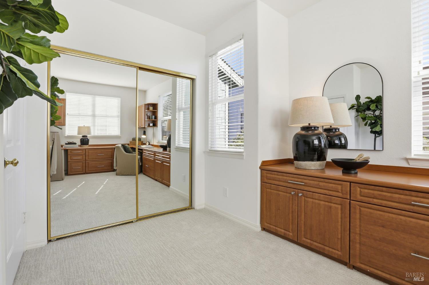 Detail Gallery Image 29 of 56 For 13 Waterside Cir, San Rafael,  CA 94903 - 3 Beds | 2/1 Baths