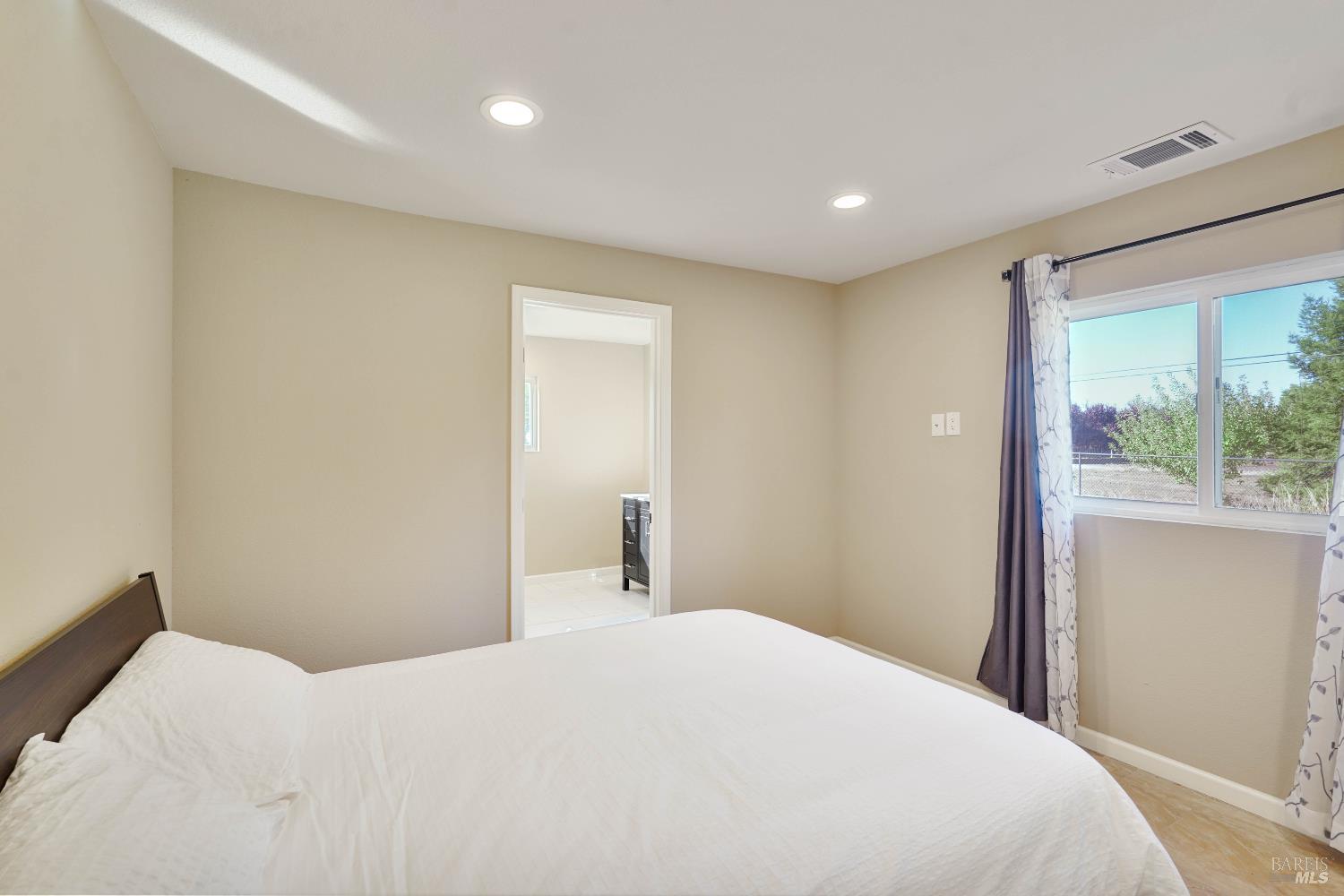 Detail Gallery Image 22 of 64 For 7208 Browns Valley Rd, Vacaville,  CA 95688 - 4 Beds | 3/1 Baths