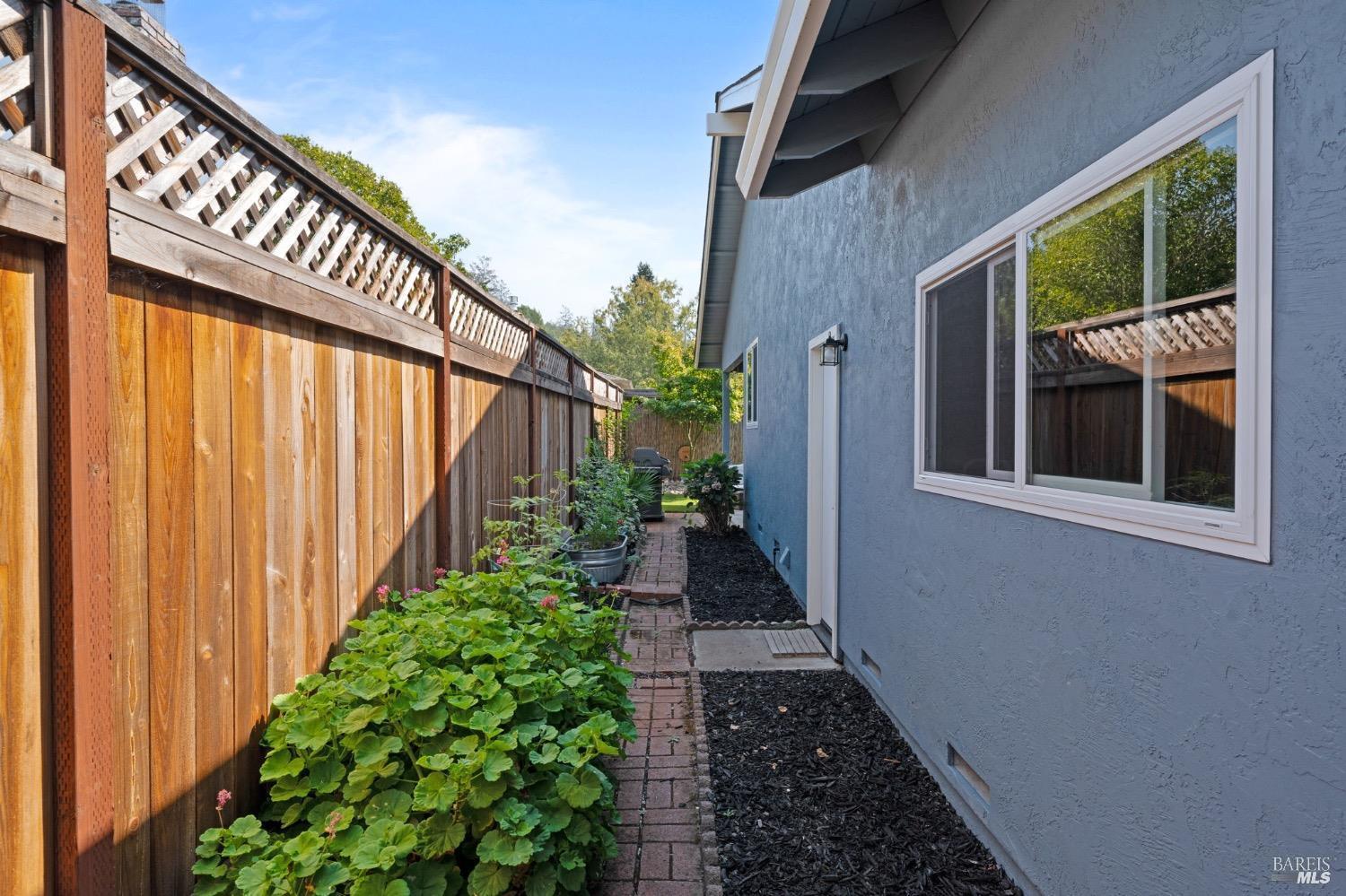 Detail Gallery Image 23 of 30 For 3502 Sleepy Hollow Ct, Santa Rosa,  CA 95404 - 3 Beds | 2 Baths