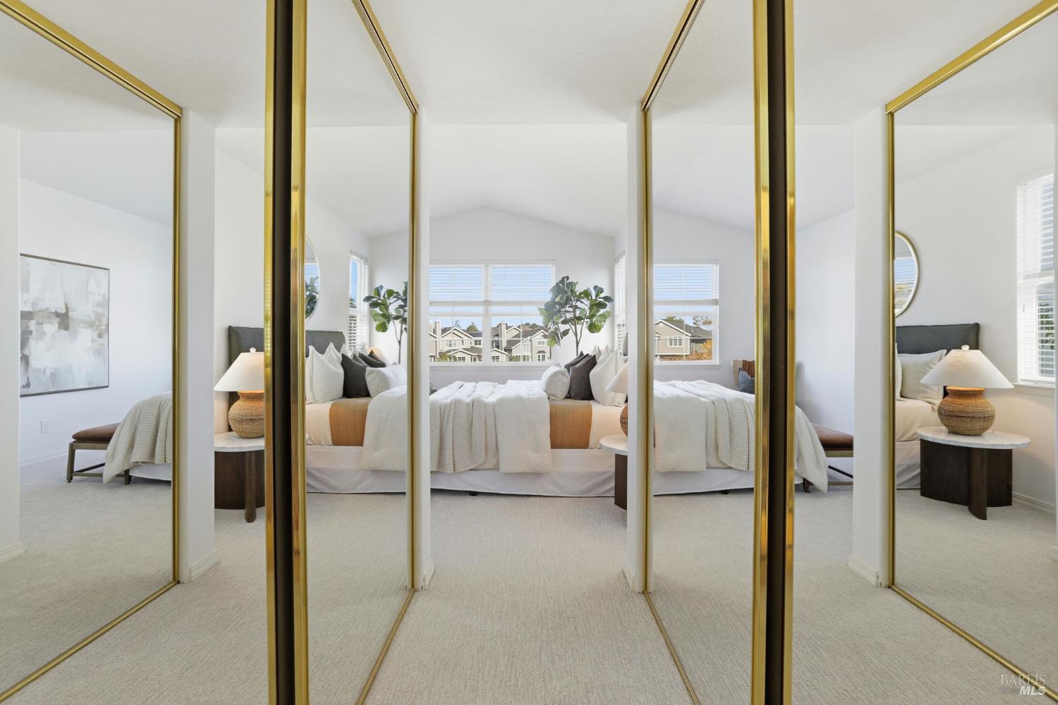 Detail Gallery Image 24 of 56 For 13 Waterside Cir, San Rafael,  CA 94903 - 3 Beds | 2/1 Baths